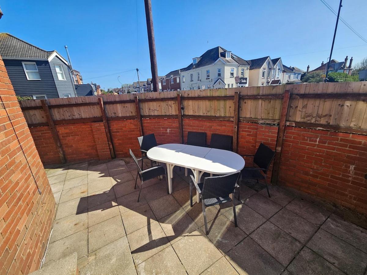 Sunny With Bbq & Outdoor Seating *